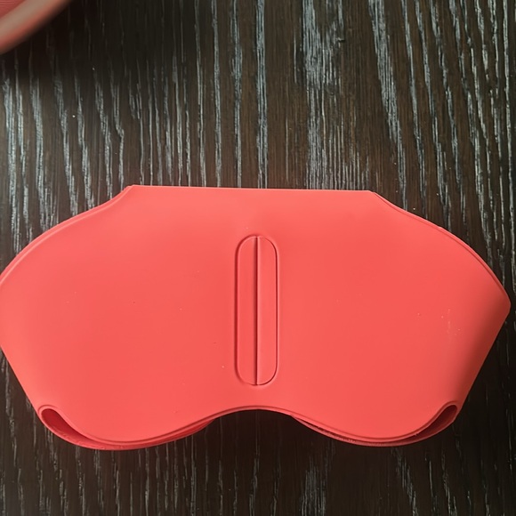 Pink Apple AirPod Max - Picture 4 of 7